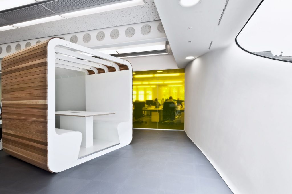 open plan vs closed plan office design interactive space